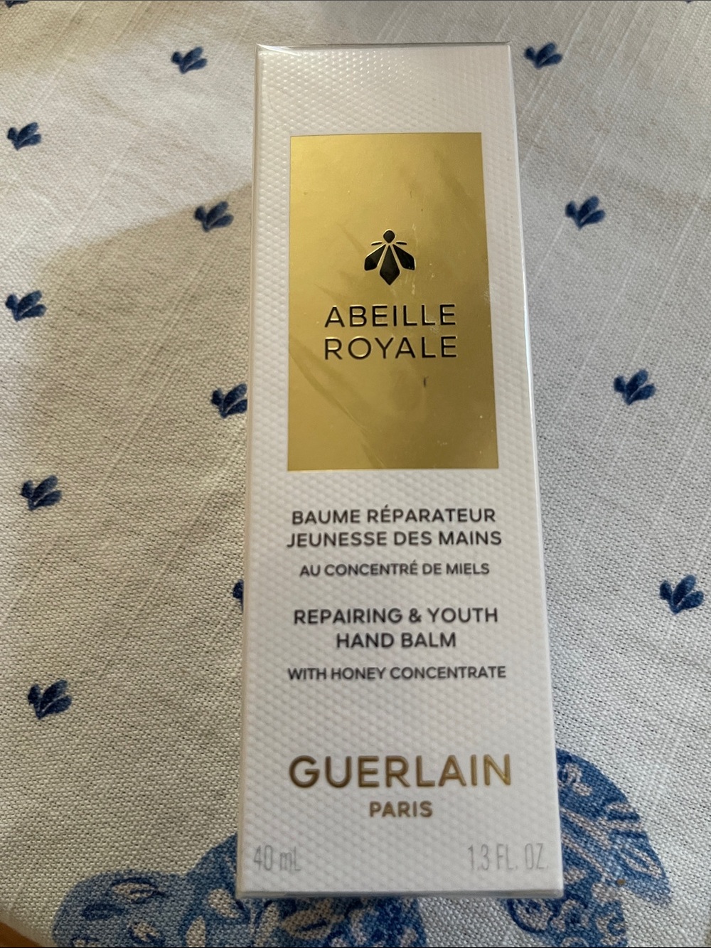 GUERLAIN Abeille Royale Repairing & Youth Hand Balm in White and Gold